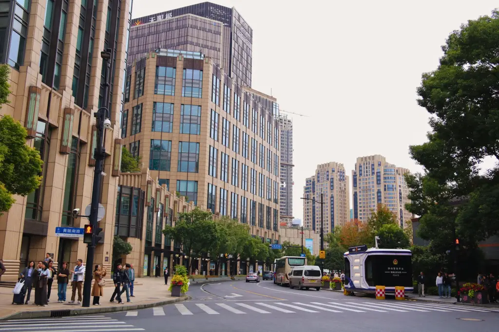 智能照明与智能安防系统集成：公寓场景下的技术选型对比