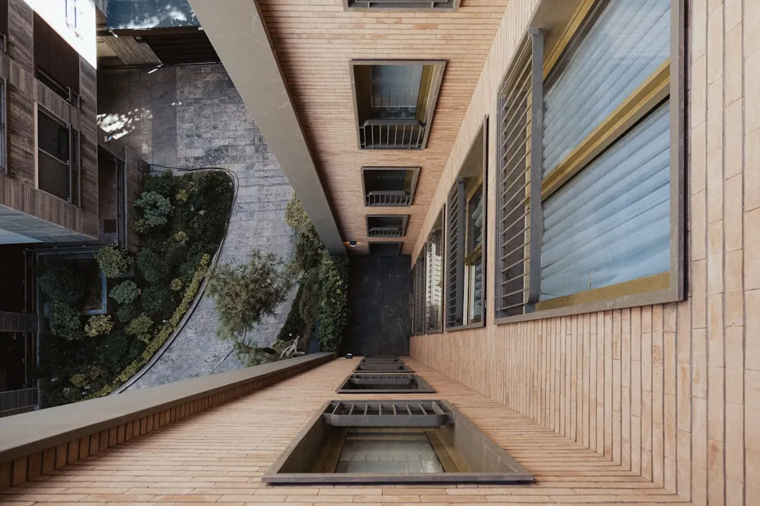 智能插座与智能开关如何协同构建全屋远程控制系统——深圳呜啊科技产品技术解析